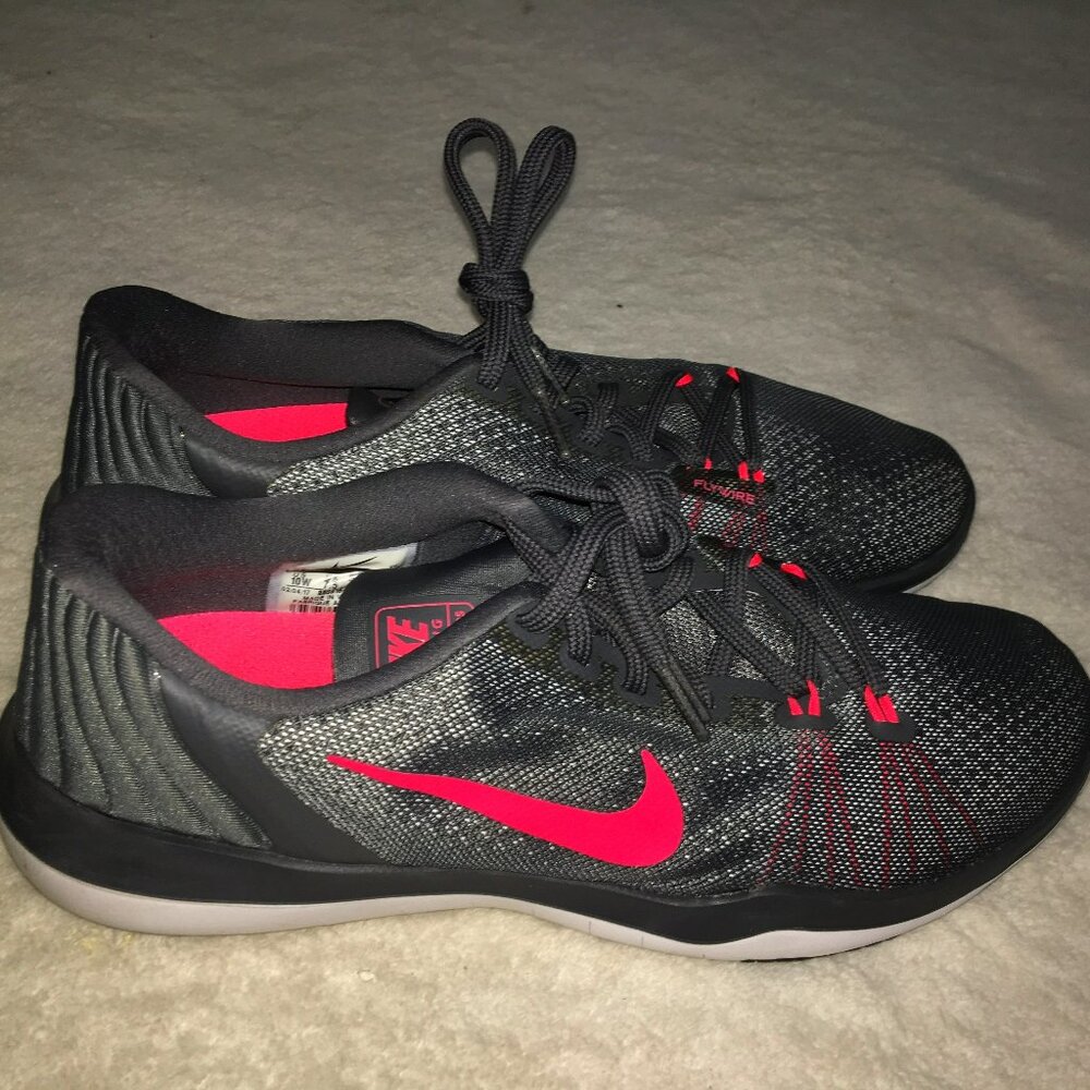 Nike Women’s Training Shoes pink & grey in 10W